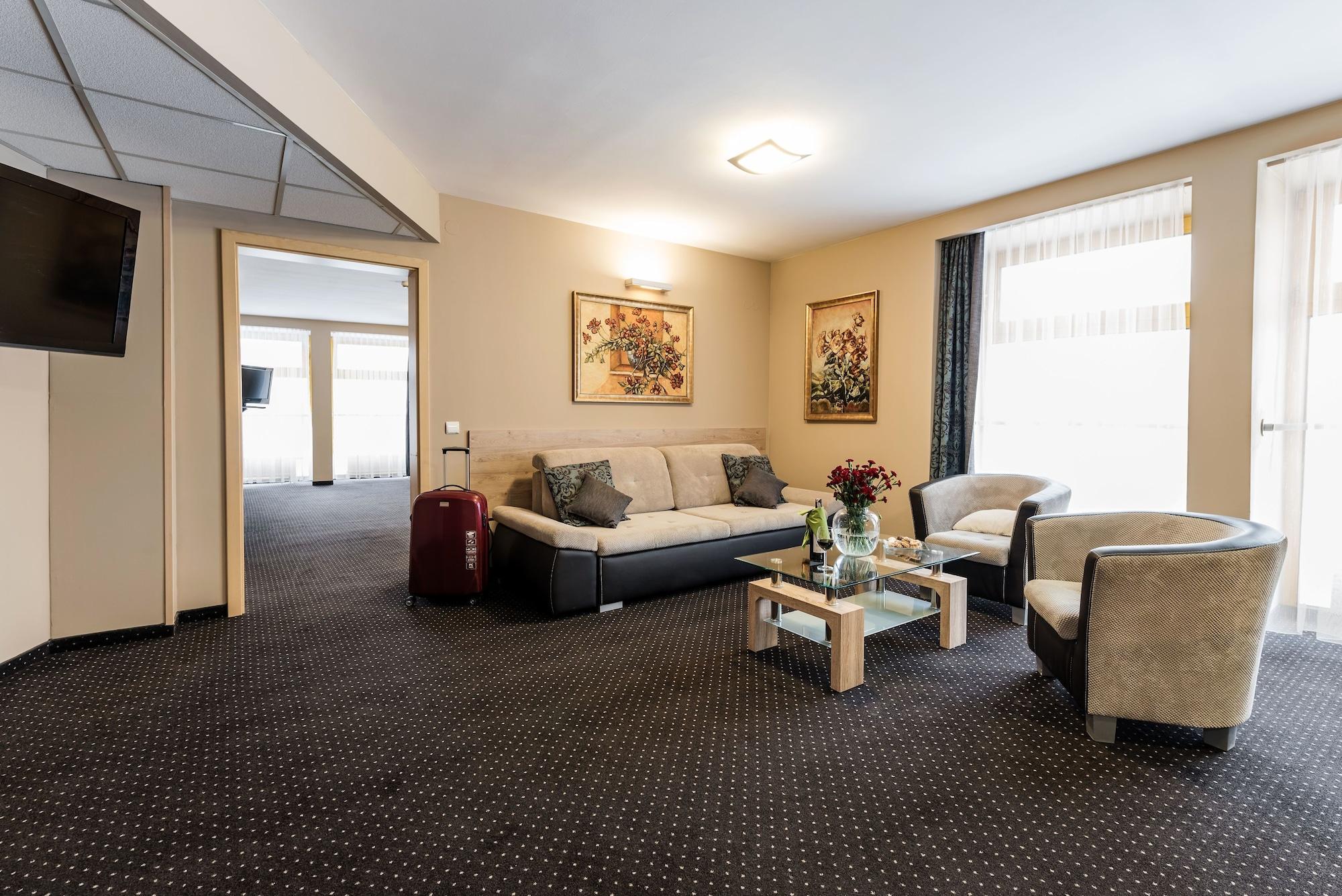 Hotel Wilga Krasków Eksteriør bilde